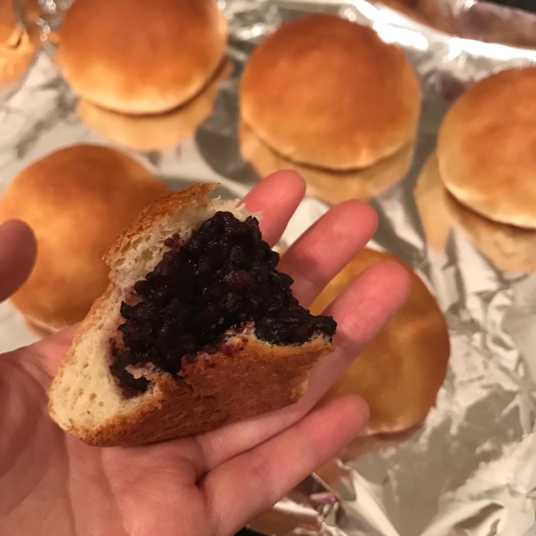 软软萌萌的紫米小面包
