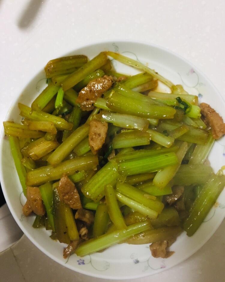 西芹肉丝（西芹好吃的秘诀）