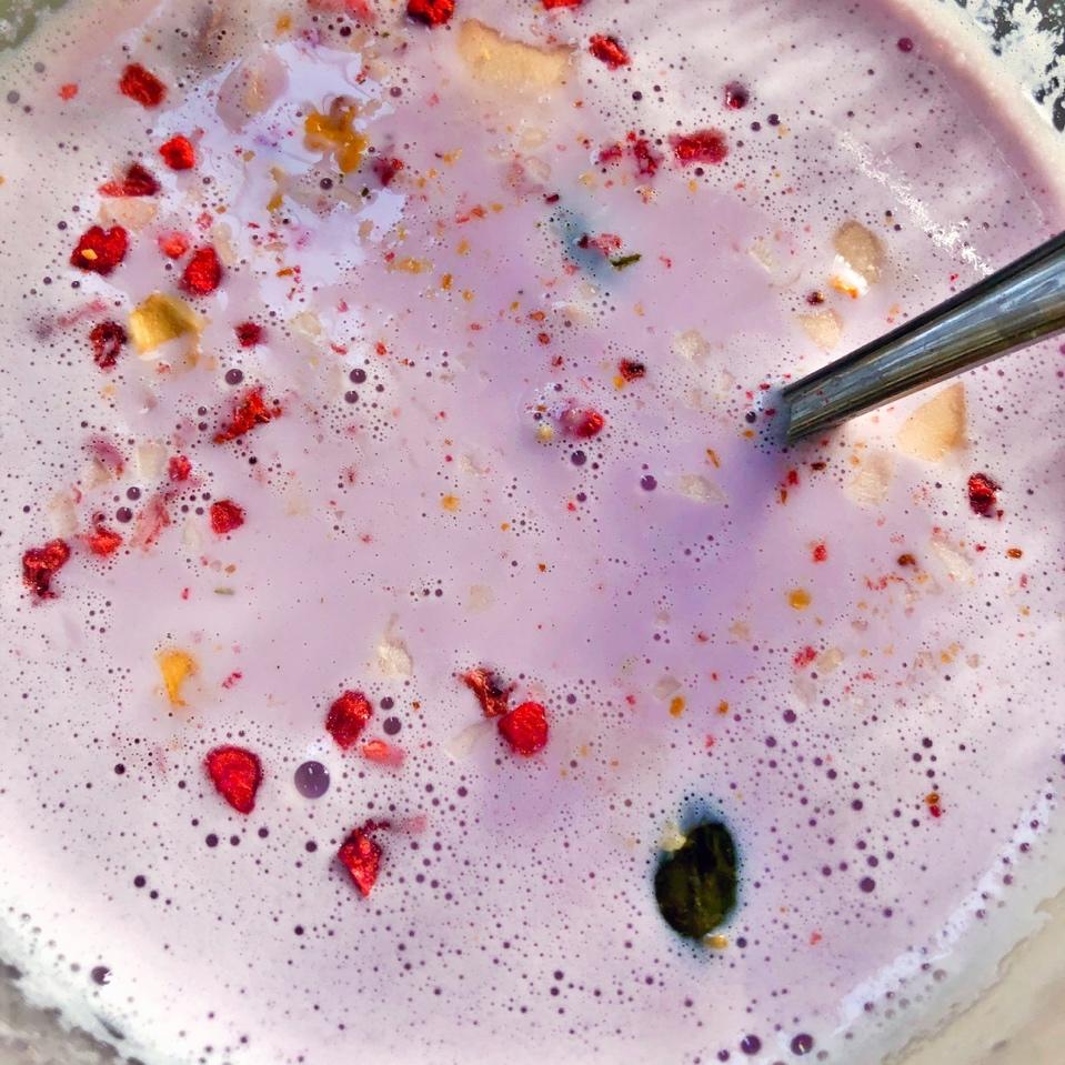健康减肥早餐：坚果燕麦紫薯牛奶