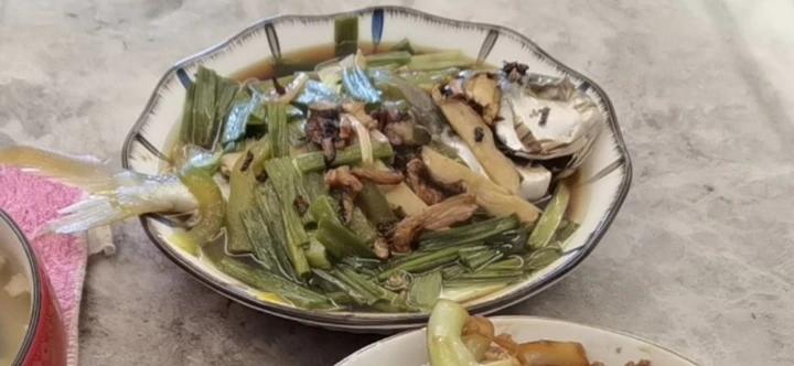 清蒸金鲳鱼，让我们用10分钟做出家宴必备的“年年有余”