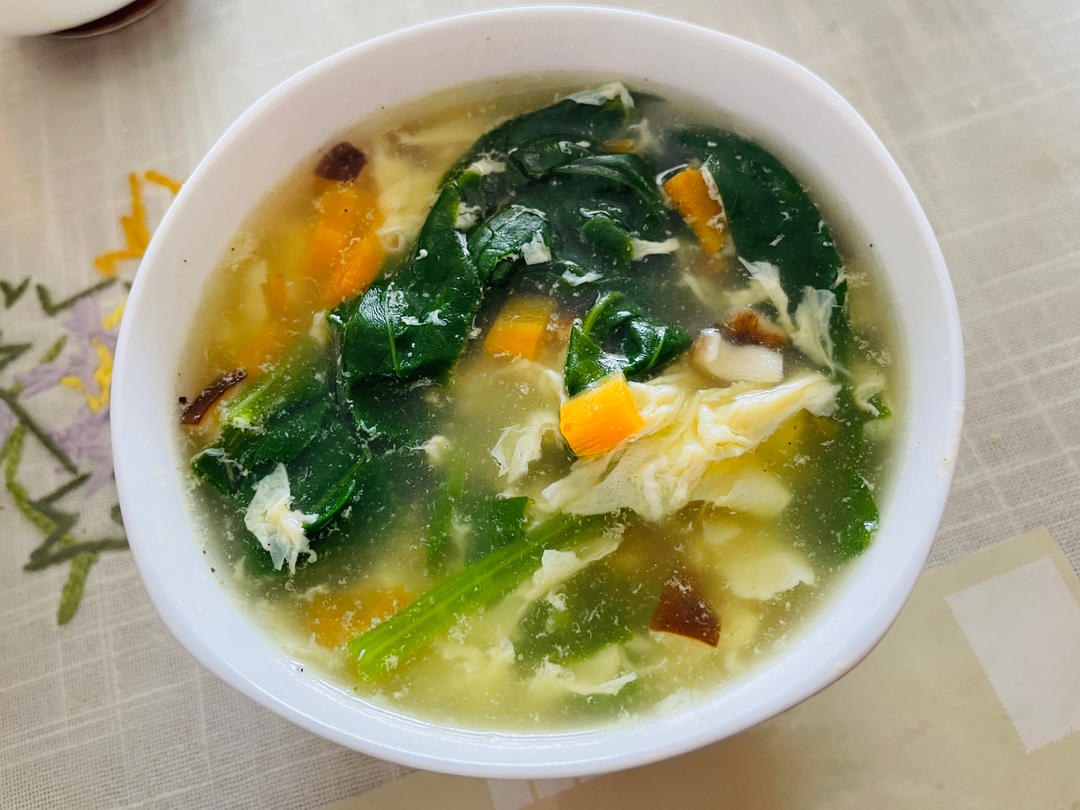 KFC菠菜蛋花汤（香菇和胡椒粉才是灵魂）