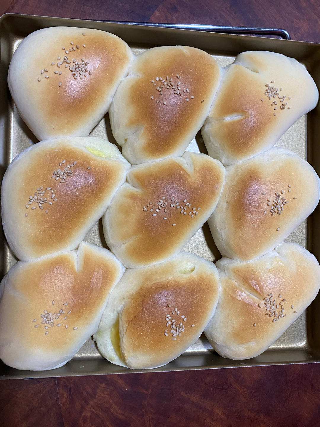 复古卡仕达夹馅面包