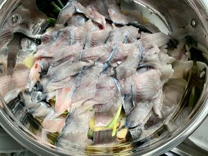 看了几个晚上的日式烤鳗鱼😋👍最后做的鲜香鳗鱼锅的做法 步骤4
