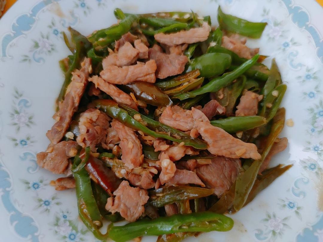 青椒肉丝，这样炒太好吃了。