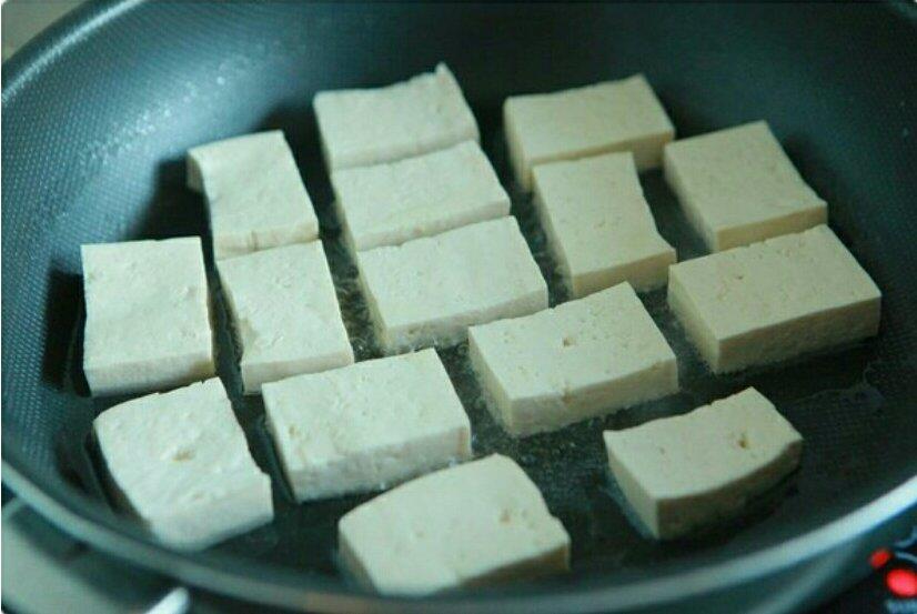 西红柿豆腐的做法 步骤2