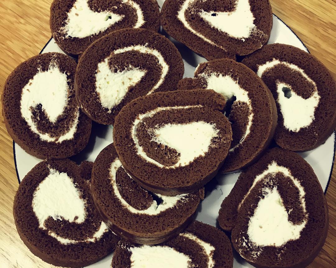 超快手的巧克力奶油蛋糕卷的做法