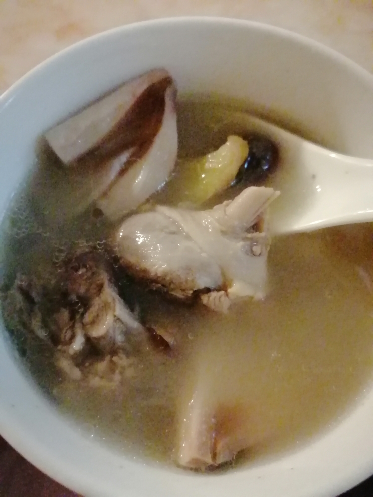 莲藕煲鸭清润汤的做法 步骤2
