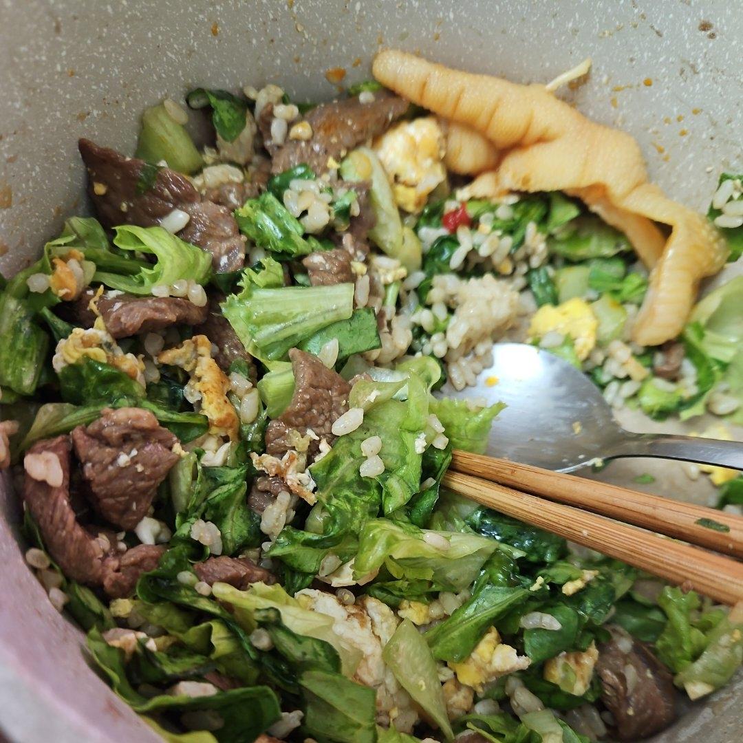 生菜牛肉拌饭
