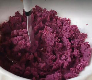 紫薯开花馒头（一次发酵双色馒头）的做法 步骤2