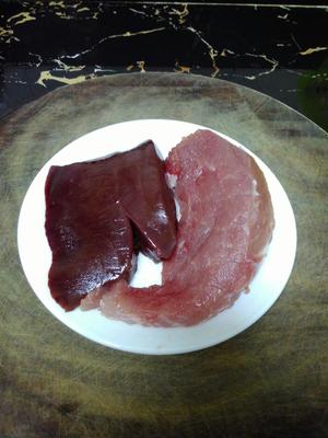 枸杞叶猪肝瘦肉汤的做法 步骤1