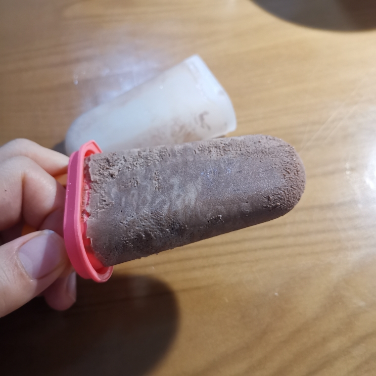 超详细不需搅打不含鸡蛋可媲美梦龙的巧克力冰淇淋的做法