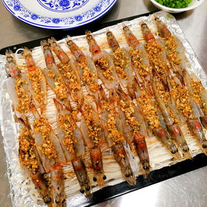 蒜蓉米线烤大虾的做法 步骤5