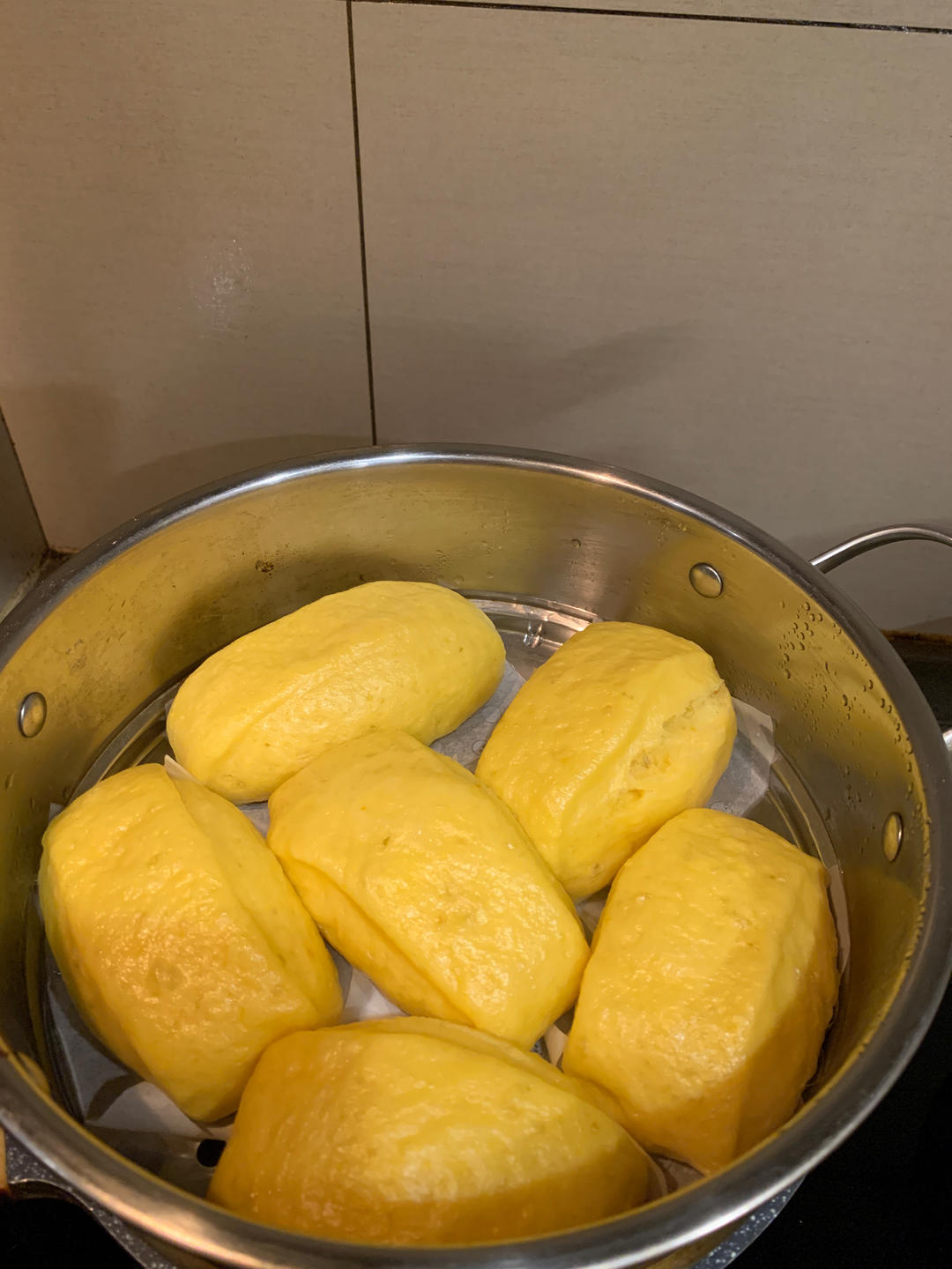 新手也可以--详解如何做出人见人爱、金黄的南瓜馒头