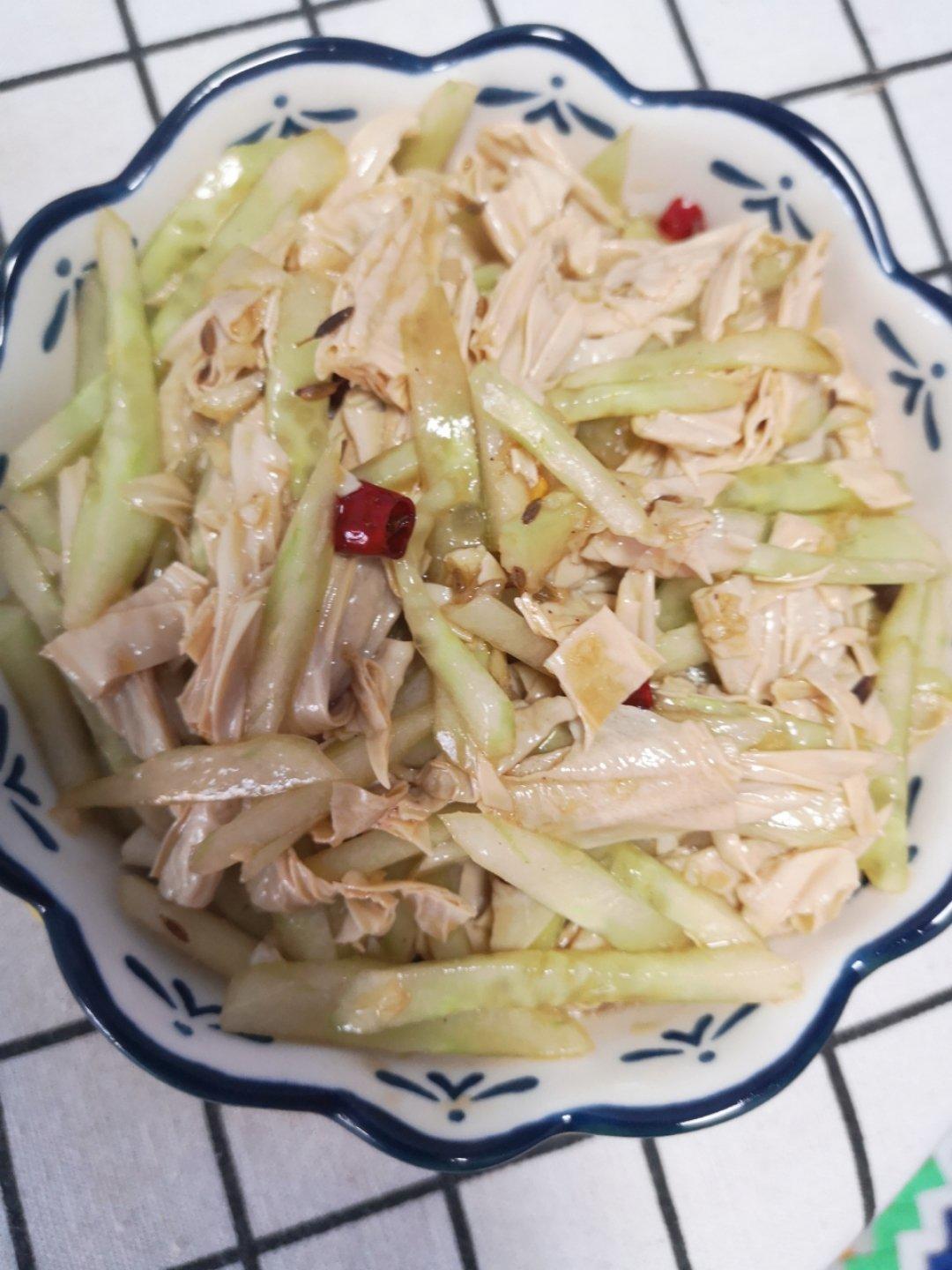 孜然凉拌腐竹小黄瓜（超好吃）