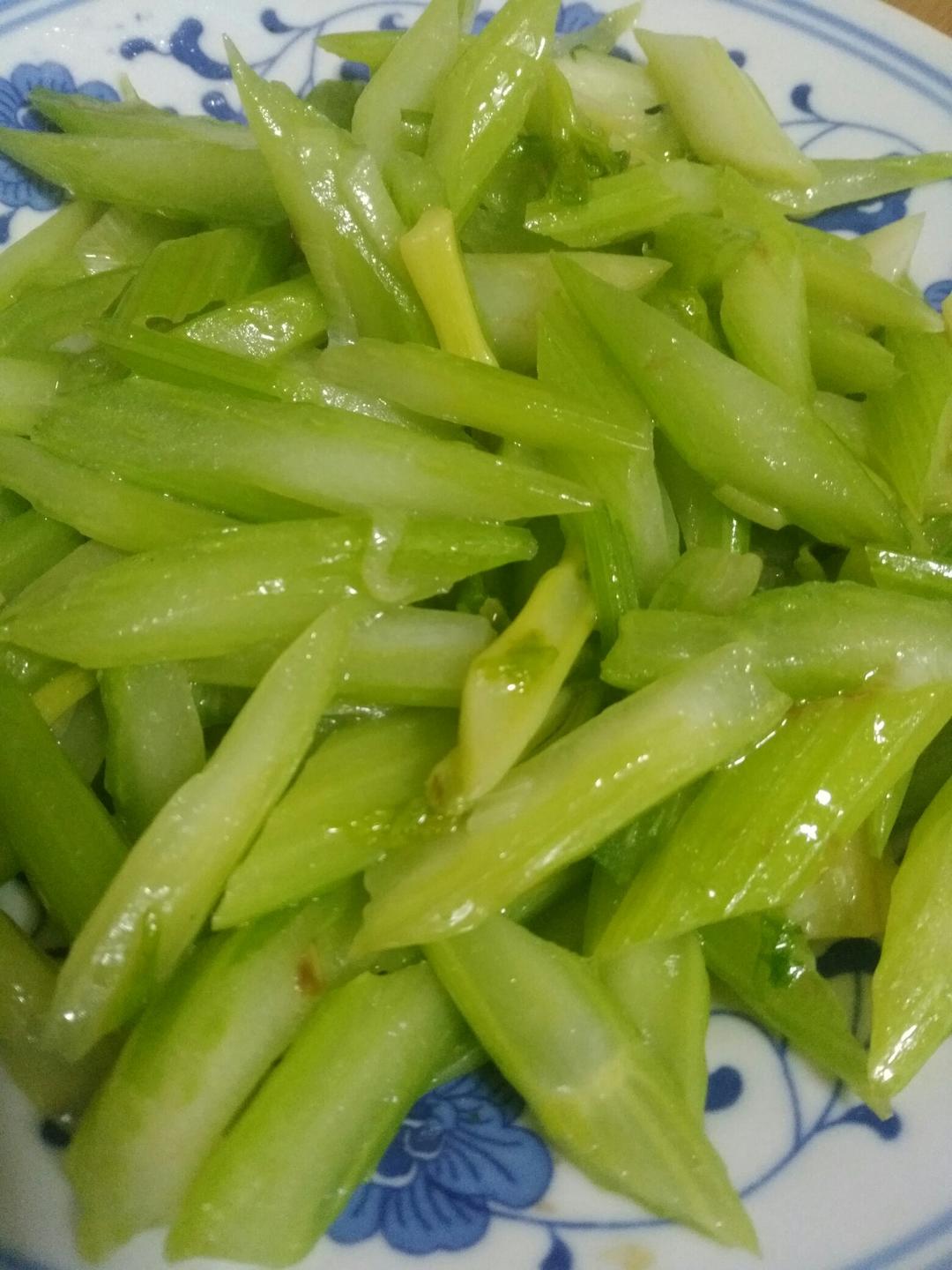 苏向东做的素炒芹菜