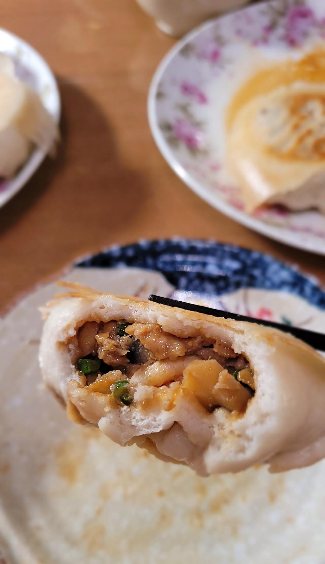 发面超快的茄子肉虾仁水煎包