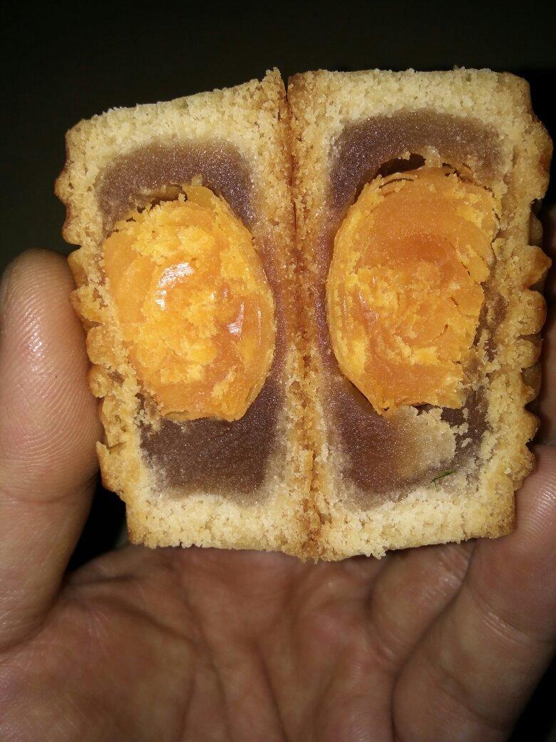 广式月饼—蛋黄莲蓉月饼