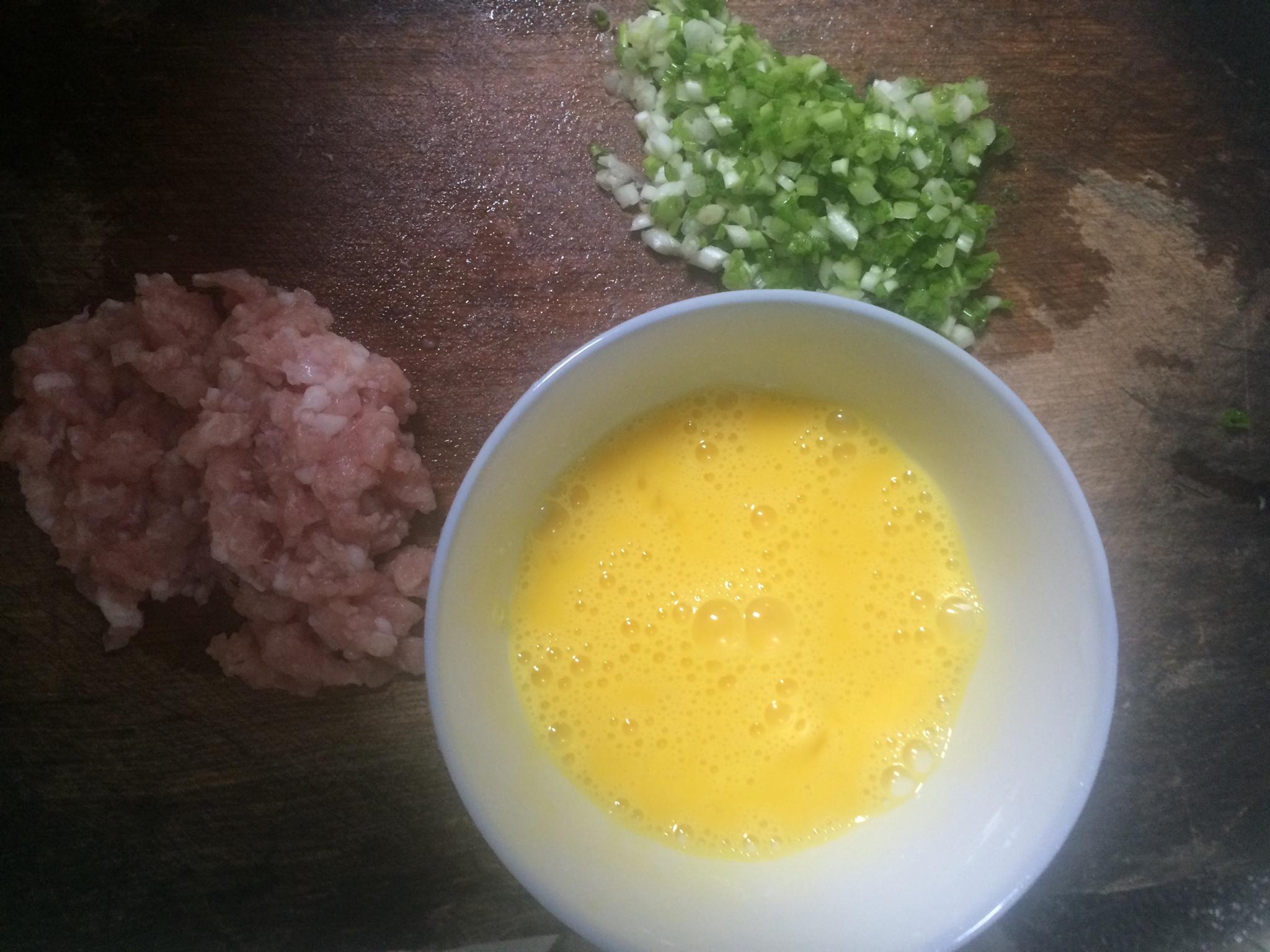 鸡蛋肉末肠粉的做法 步骤1