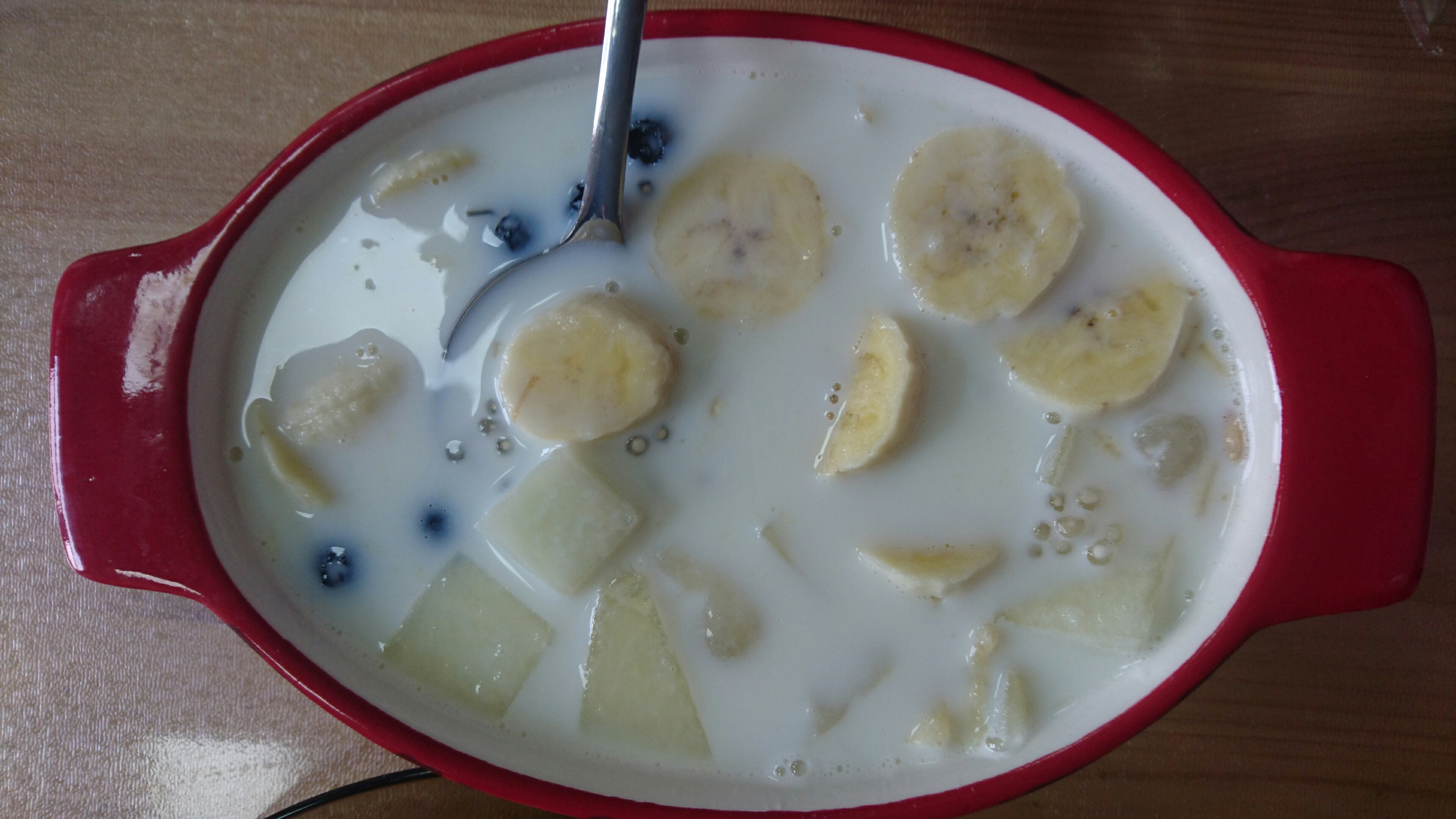 早餐牛奶泡水果的做法 步骤4