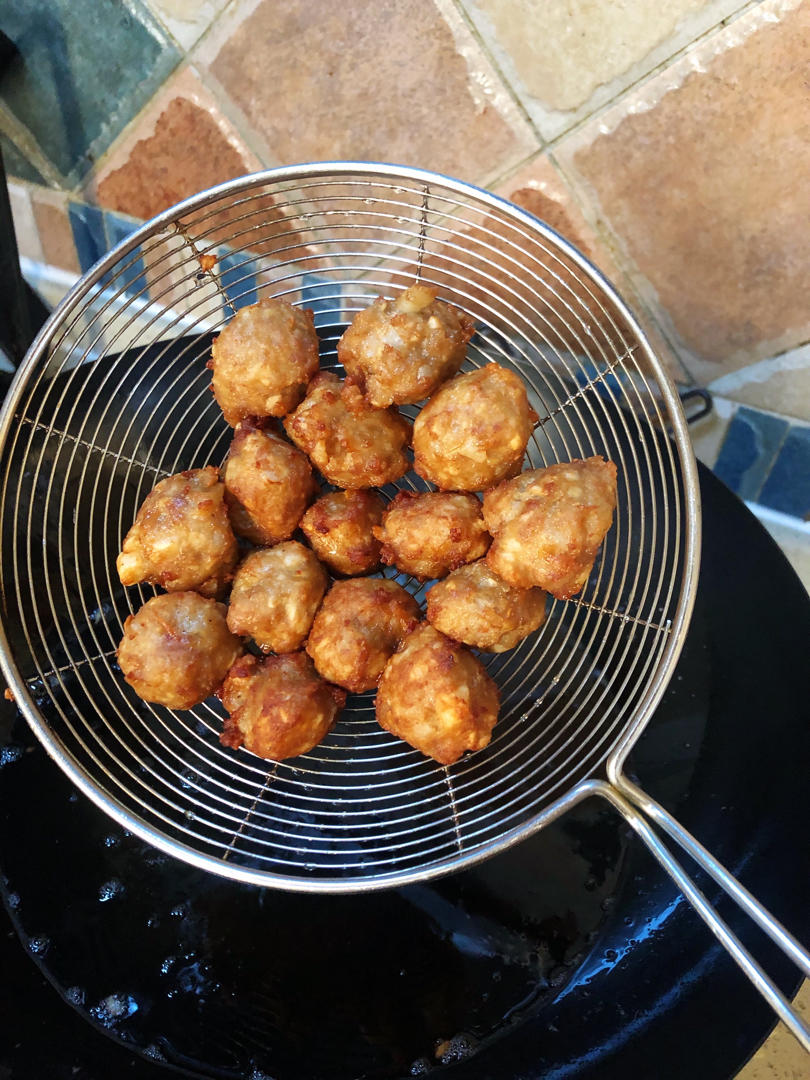 酥炸肉丸子