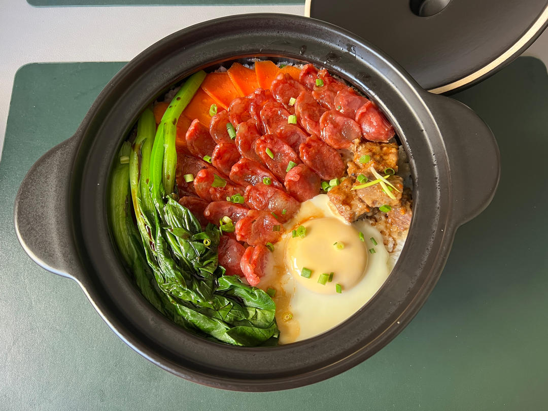 广式腊味煲仔饭
