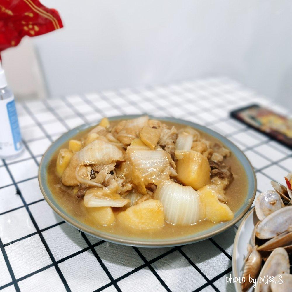 家常白菜炖粉条加豆腐泡