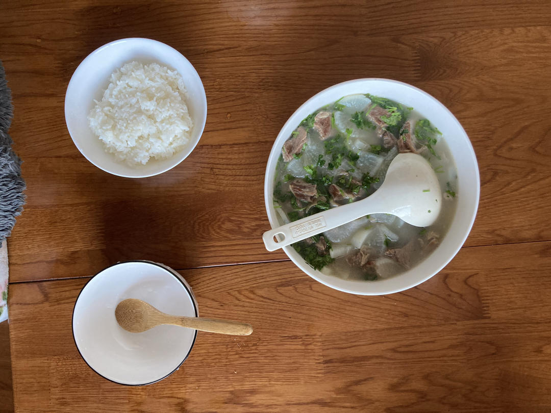 秒杀餐厅的浓郁萝卜炖牛腩(清汤)