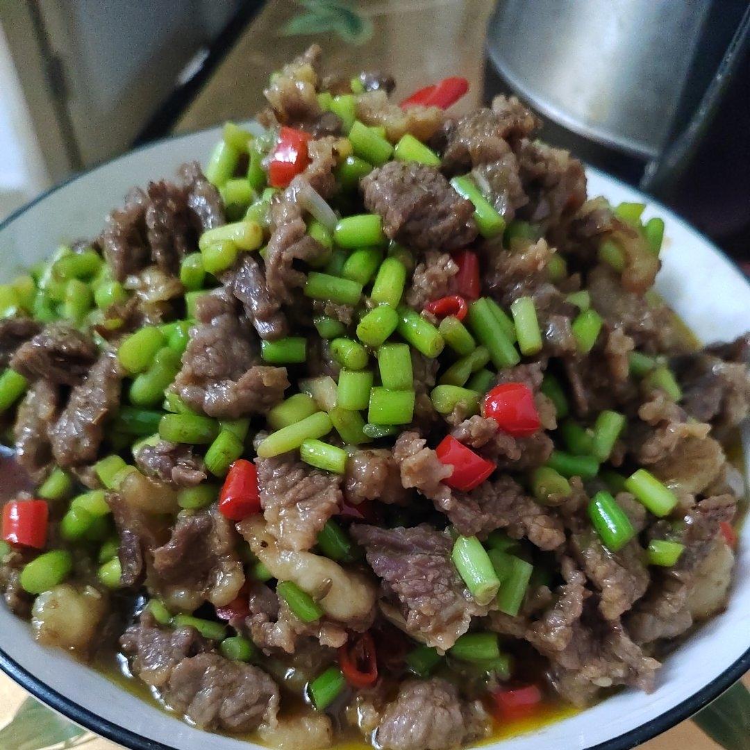 孜然蒜苔炒牛肉