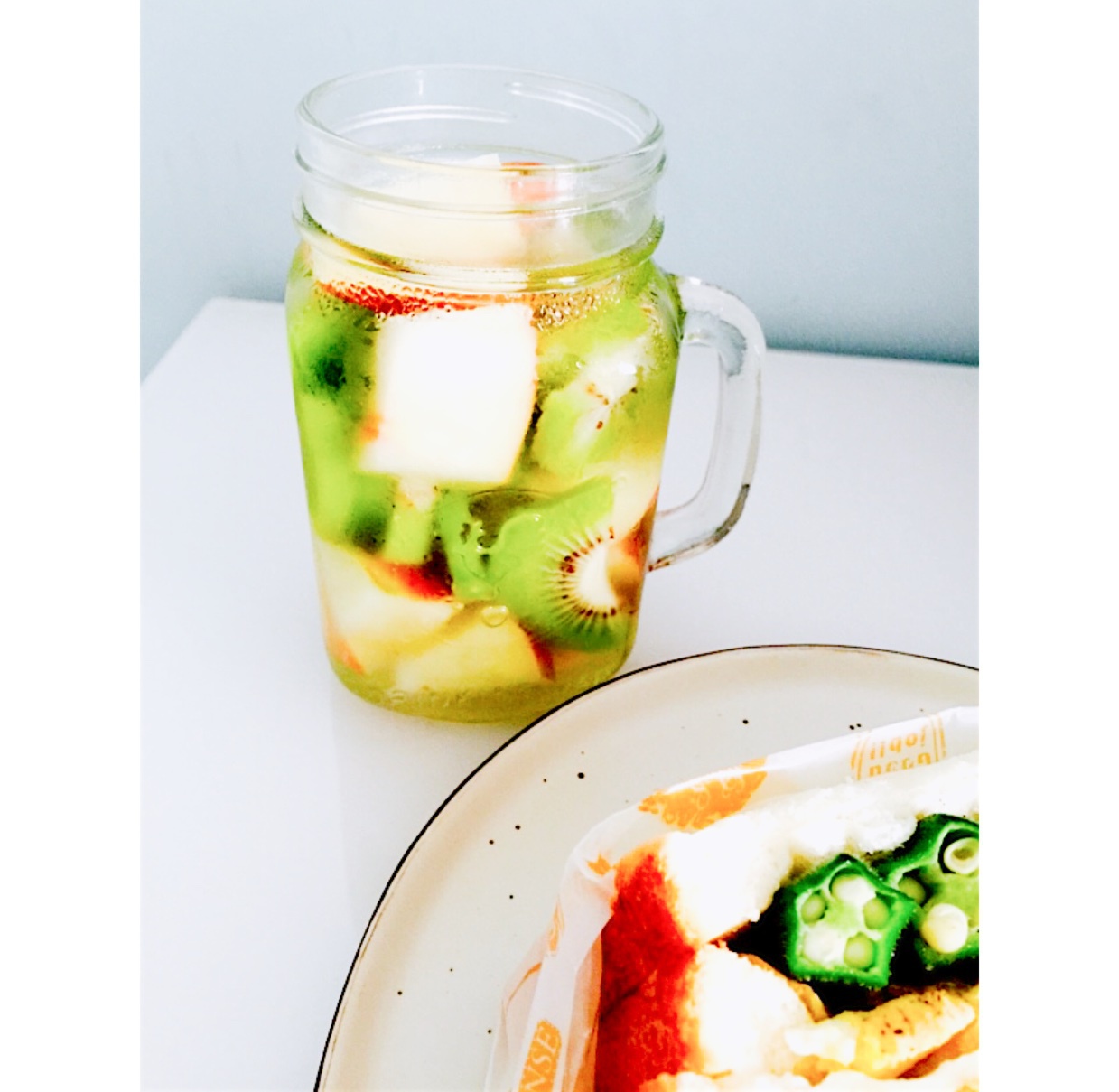 detox water 自制排毒养颜水 健康饮料 果蔬泡汁