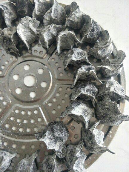 青岛特色：墨鱼饺子