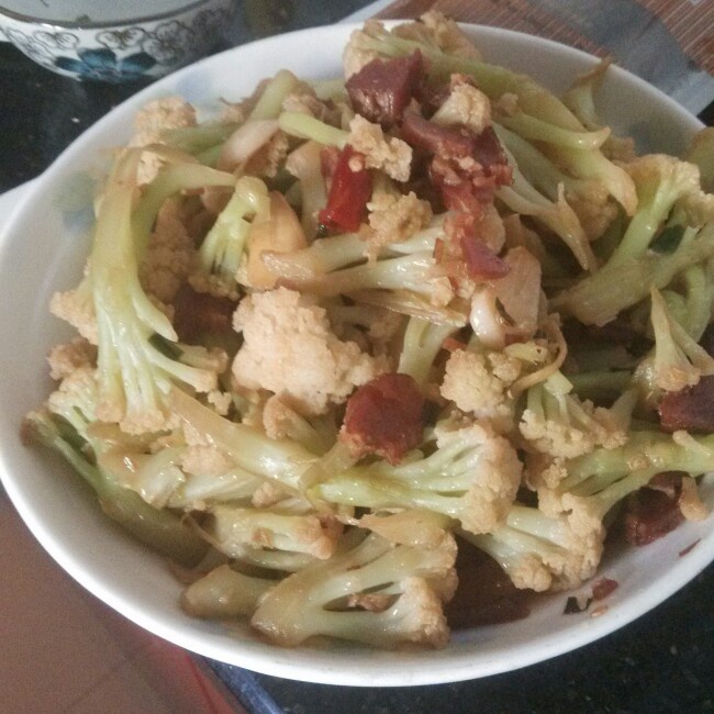 腊肉炒有机花菜