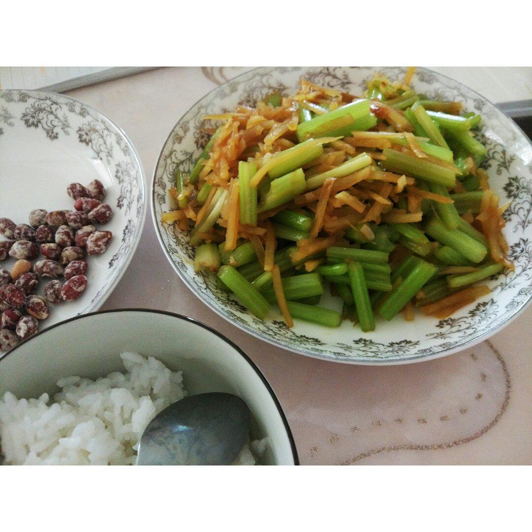 小芹菜炒土豆丝