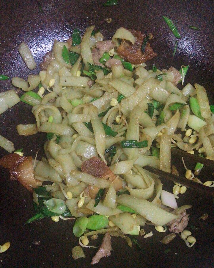 腊肉炒枯豆丝