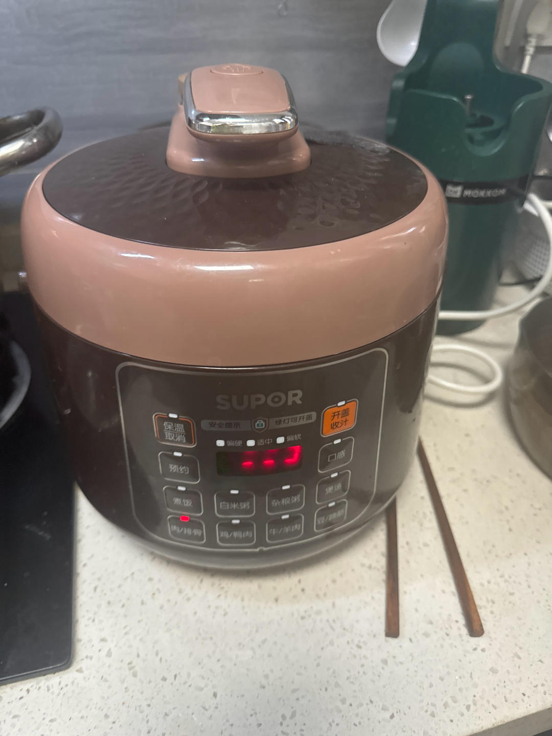卤腊汁肉、鸡蛋