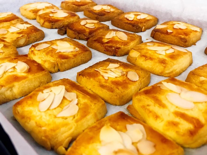 酥的掉渣的杏仁曲奇饼干