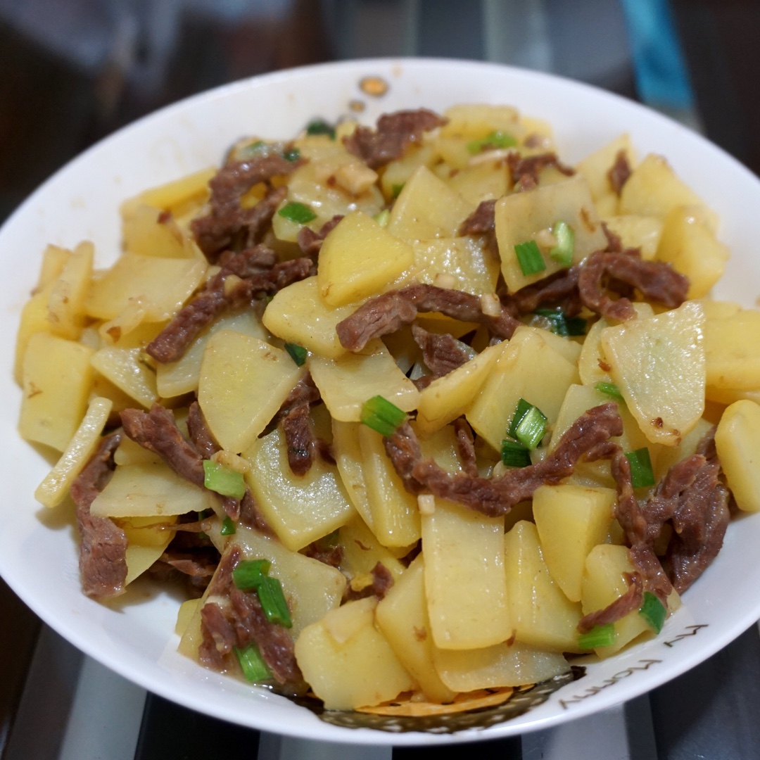【土豆炒牛肉图片】手机用户5566_lbuo_下厨房
