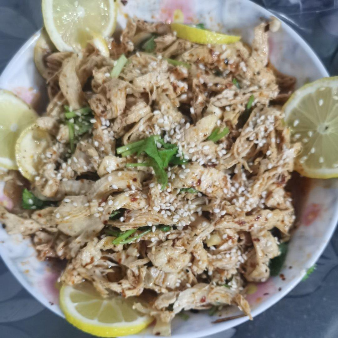 香辣爽口手撕鸡（少油好吃的鸡胸肉做法）