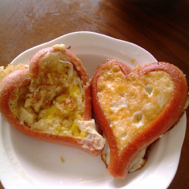 qin-hz做的爱心香肠煎蛋