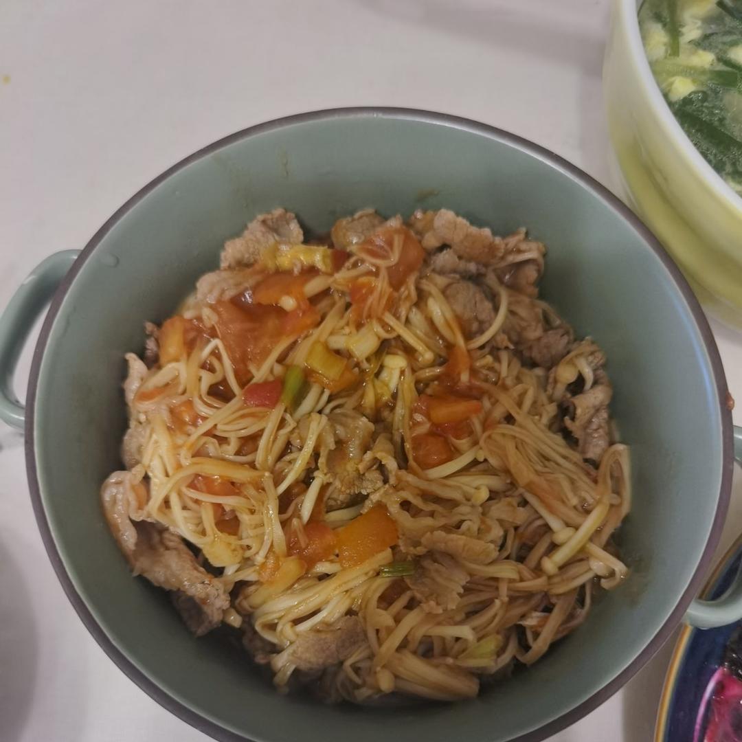 肥牛金针菇盖饭