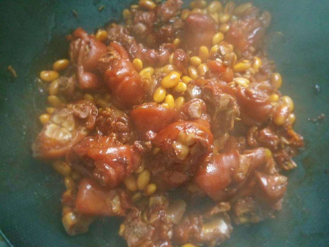 黄豆炖猪蹄
