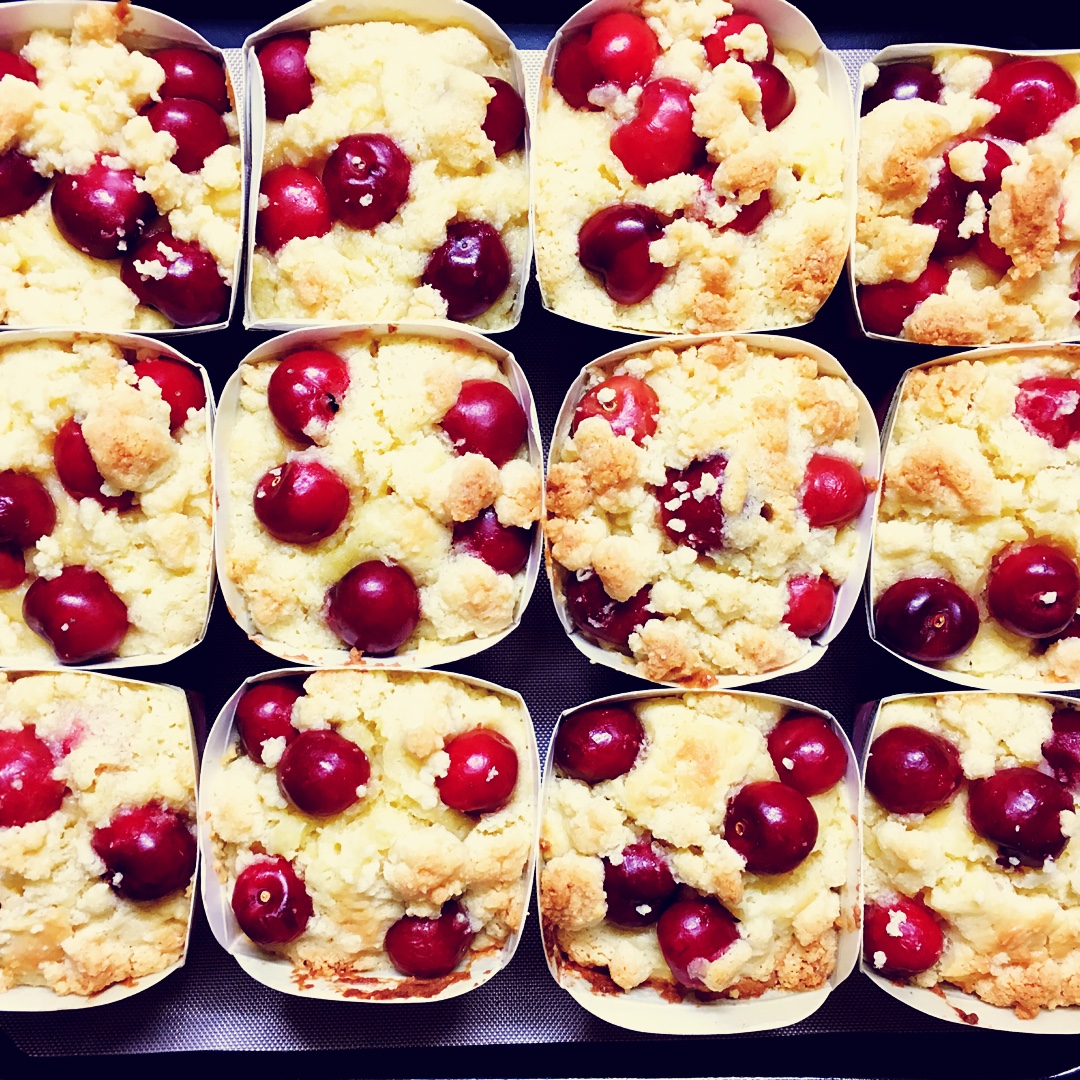 樱桃杏仁酥纸杯蛋糕 Cherry Cupcakes