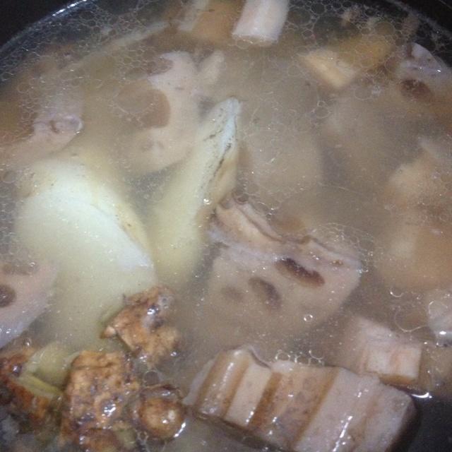 山药莲藕猪骨汤的做法