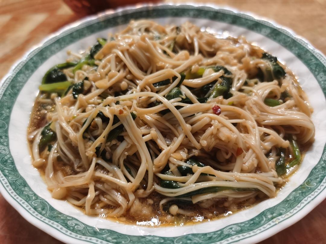 解馋减脂餐！酸辣开胃又下饭的菠菜拌金针菇