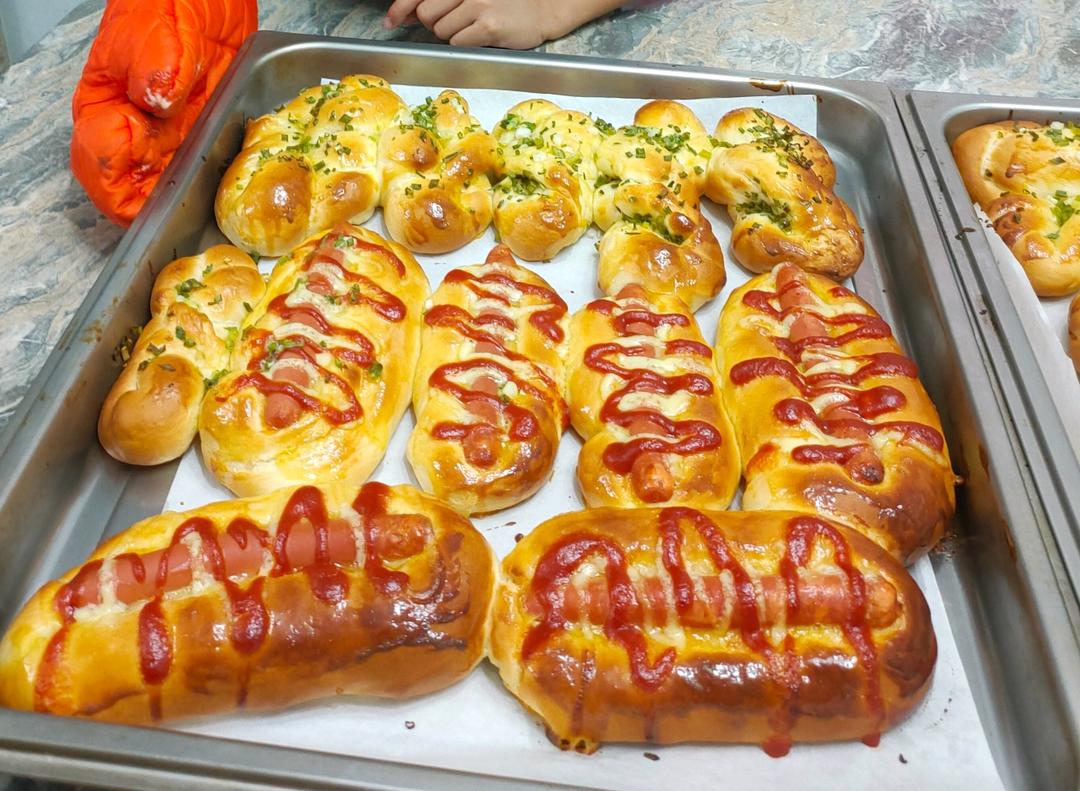 一个面团撑起一家店的台式面包—香肠面包