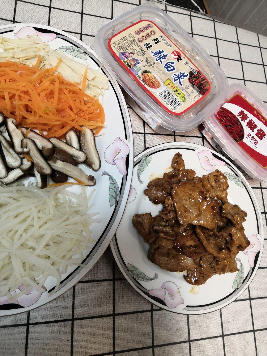 韩式五花肉石锅拌饭