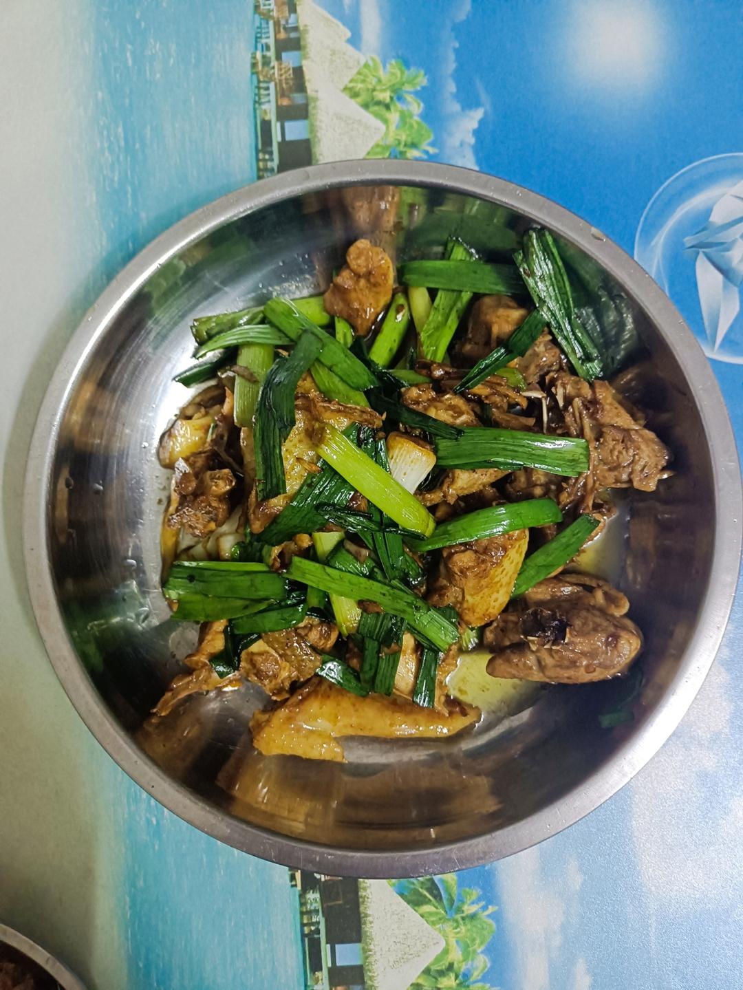 蒜苗炒鸡
