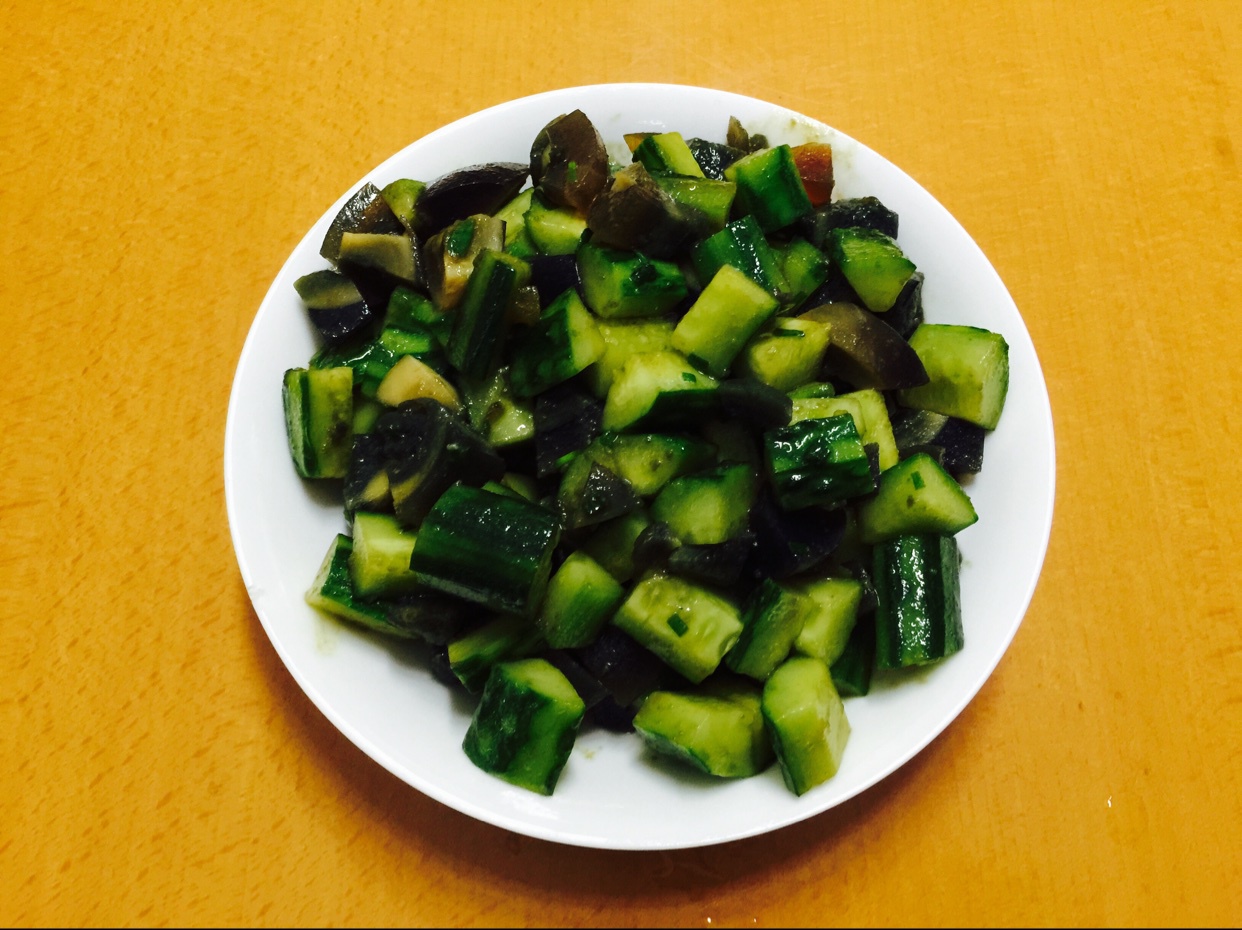 松花蛋拌黄瓜