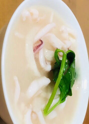 鱿鱼萝卜汤