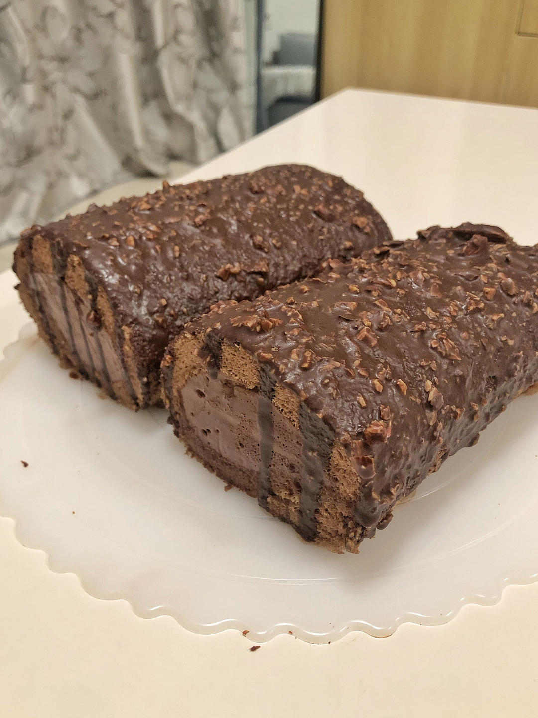 🍫梦龙蛋糕卷. 巧克力脆皮蛋糕卷 by pink-rabbit