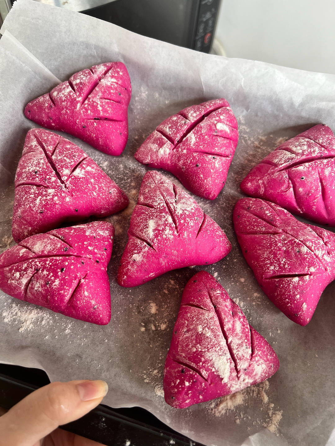 火龙果软欧包，粉嘟嘟～